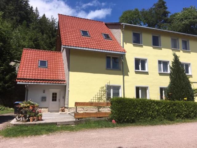 Ferienwohnung Wolf Gräfenroda エクステリア 写真